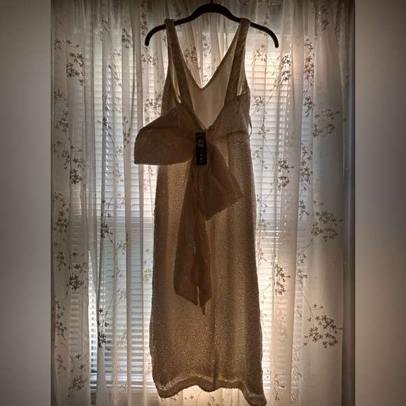 Adorable sequin bow dress - Picture 3 of 4